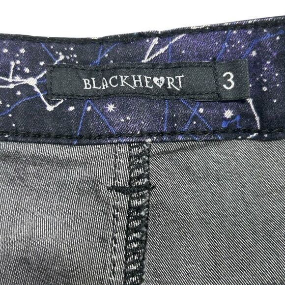 Hot Topic Blackheart Constellation Galaxy Print V-Stitch Cuffed Shorts Size 3 - Picture 4 of 8